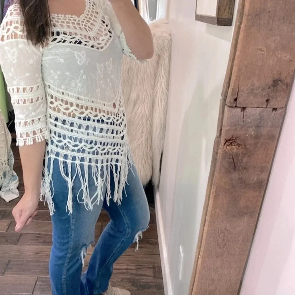 Monoreno white bogo fringe top size small